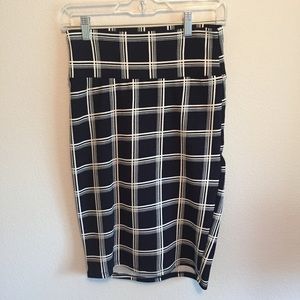 LuLaRoe Cassie pencil skirt plaid size XS b&w